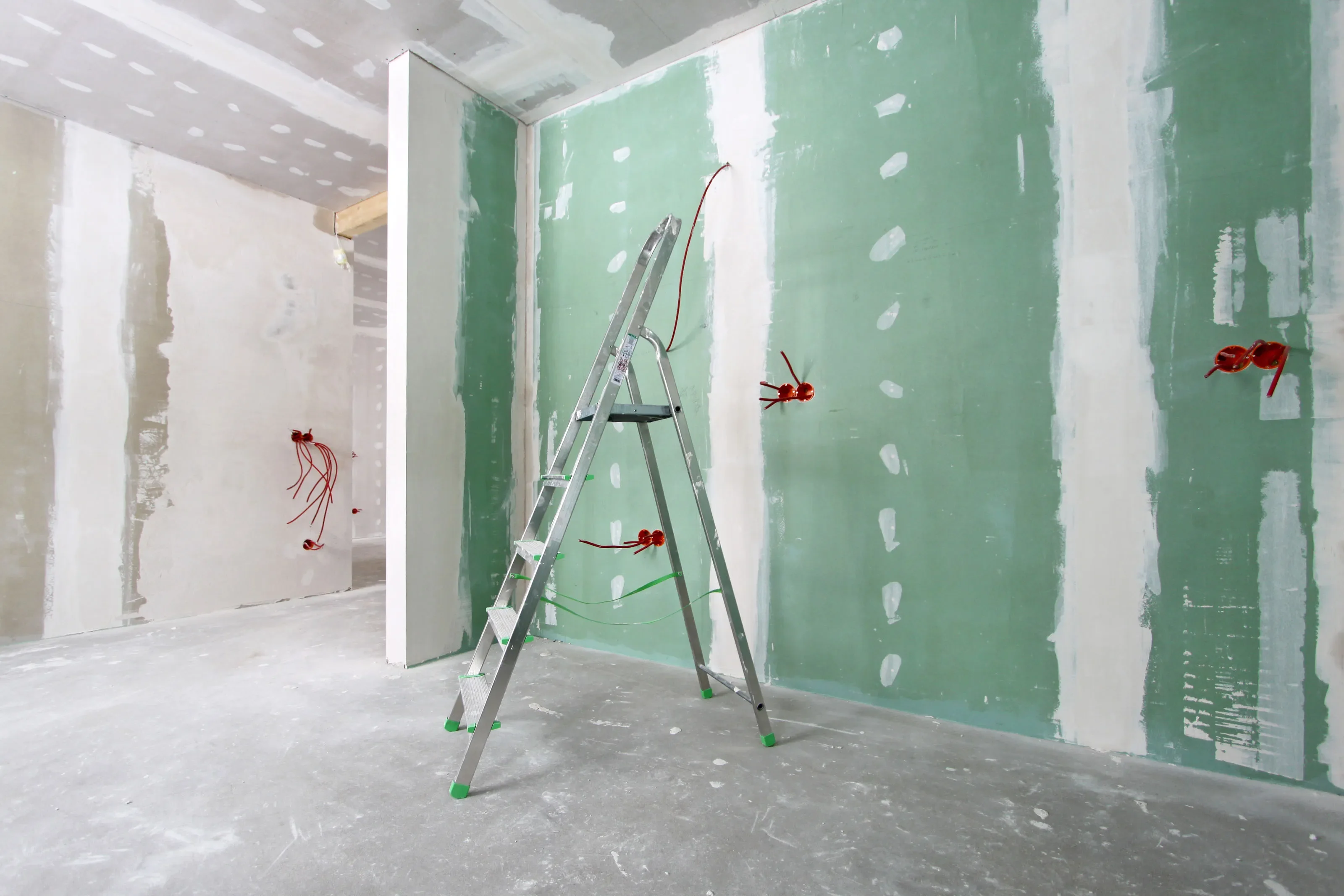 Imagen de una pared interior en construcción hecha en Drywall
